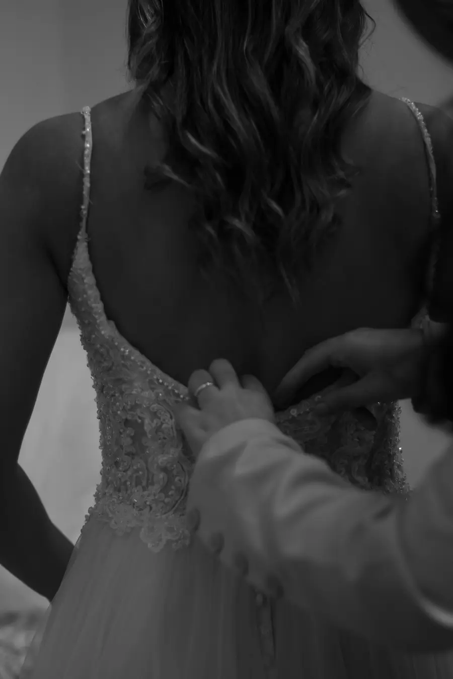 Casamento, com o casal e os detalhes do dia, fotografia de Raquel Coutinho. Foto 1.