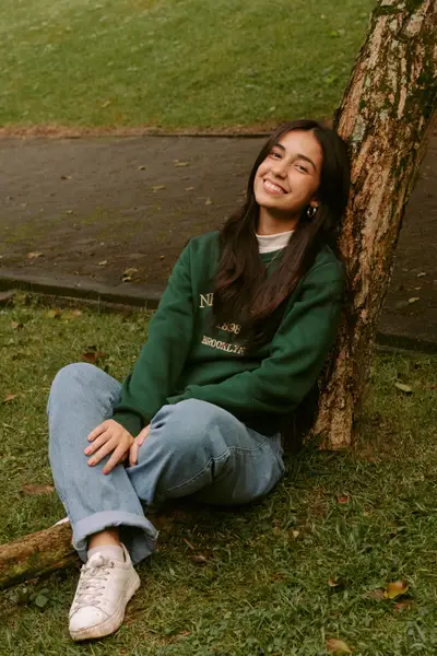Ensaio feminino, com luz natural e direção leve, fotografia de Raquel Coutinho. Foto 5.