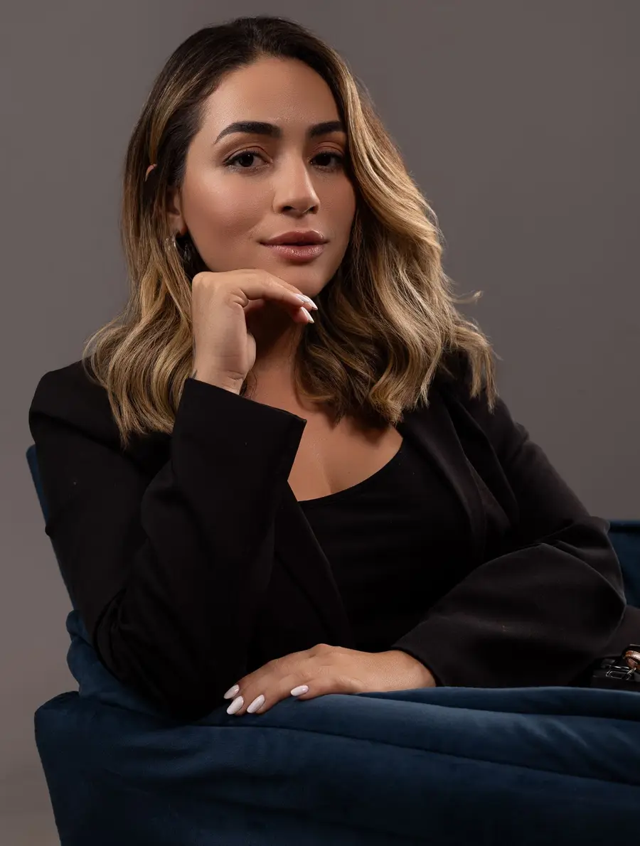 Retrato profissional de Raquel Coutinho, fotógrafa da RCoutinho Fotografia